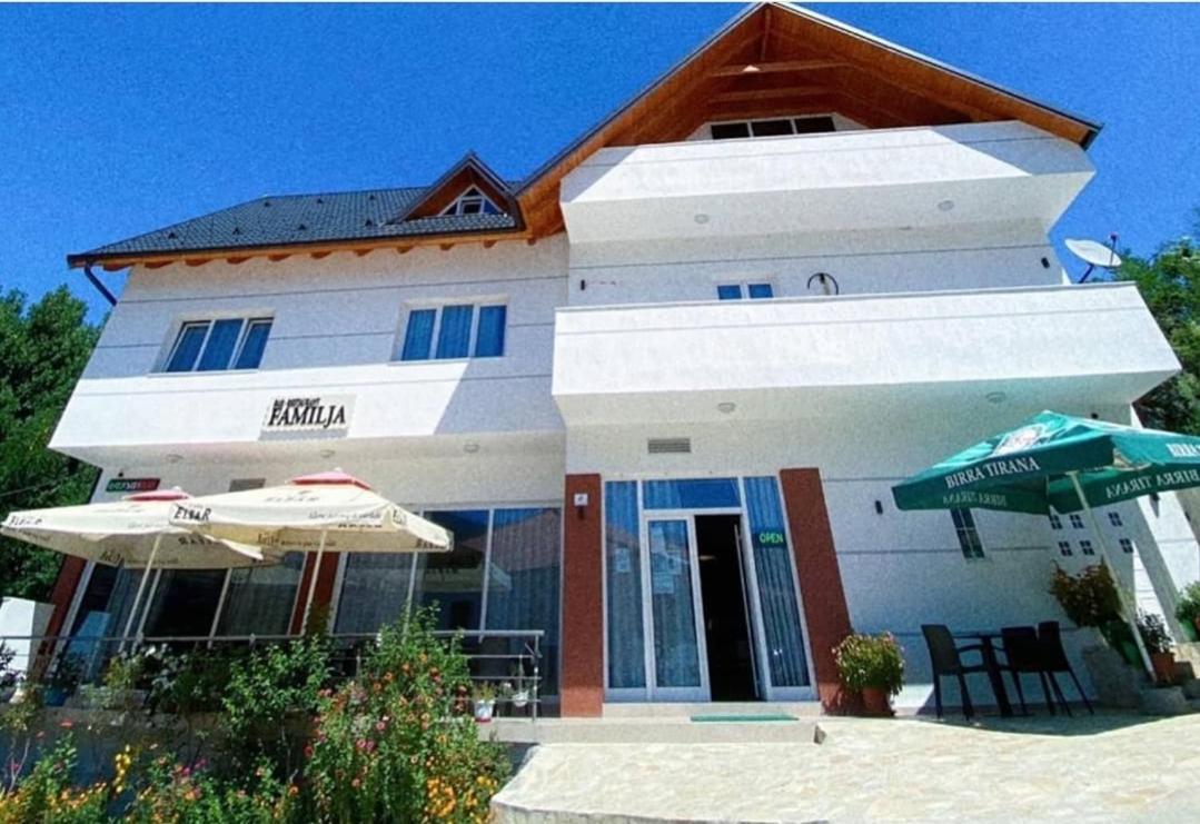 Bar-Restaurant-Hotel-Familja Klos Ngoại thất bức ảnh
