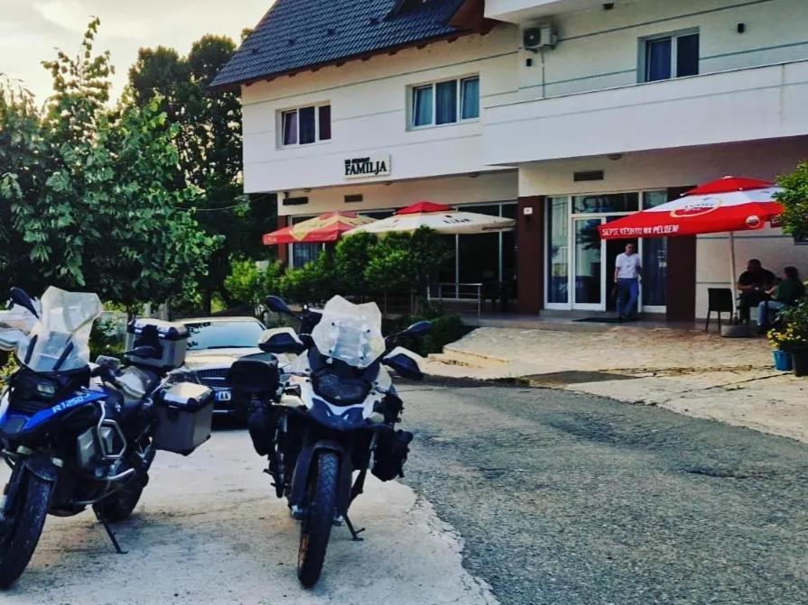 Bar-Restaurant-Hotel-Familja Klos Ngoại thất bức ảnh