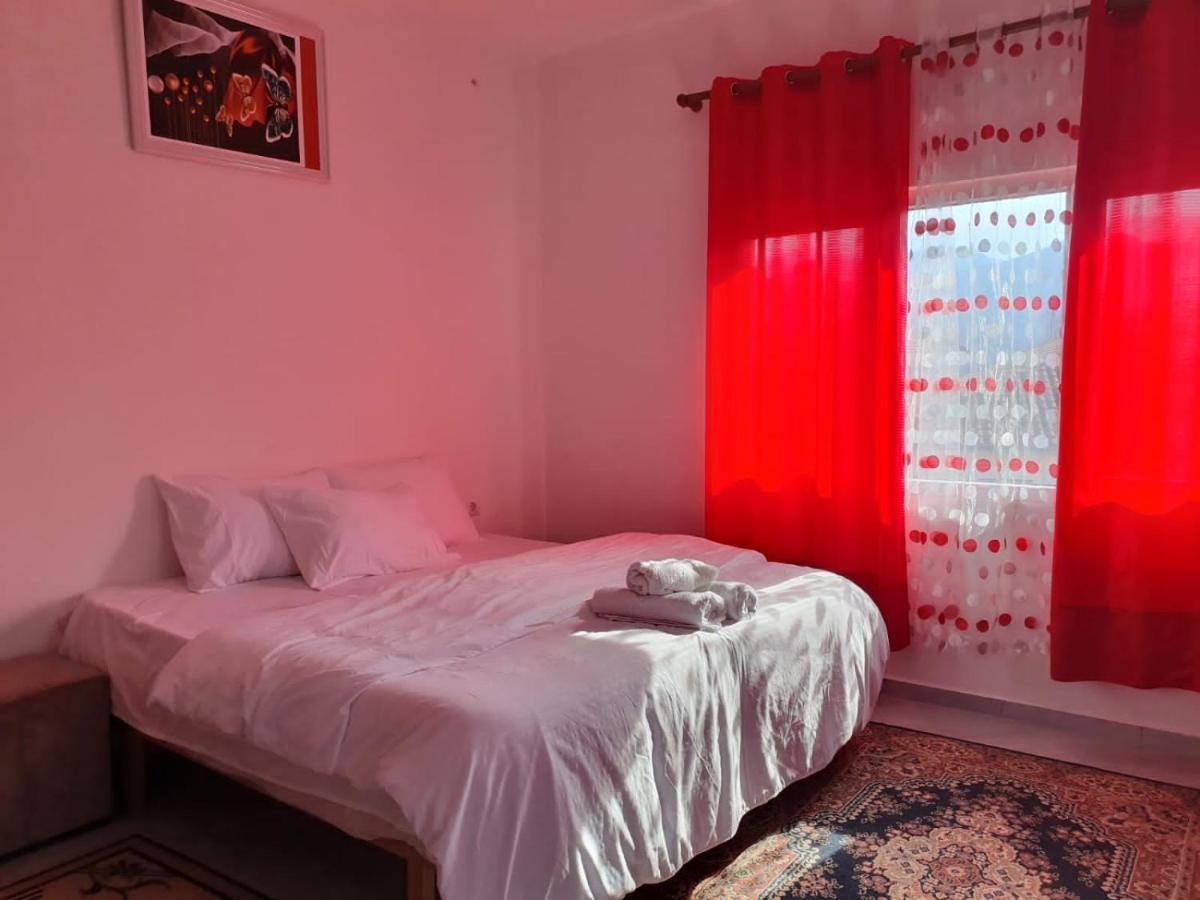 Bar-Restaurant-Hotel-Familja Klos Ngoại thất bức ảnh