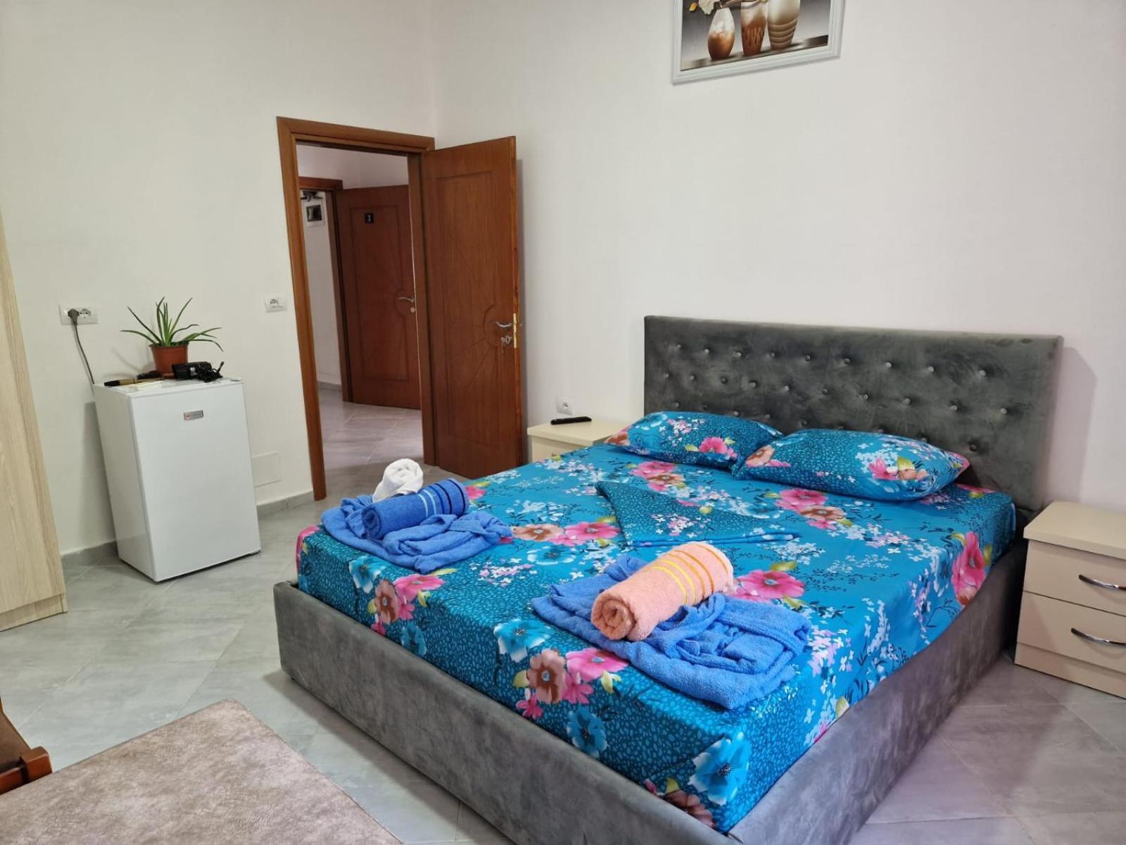 Bar-Restaurant-Hotel-Familja Klos Ngoại thất bức ảnh