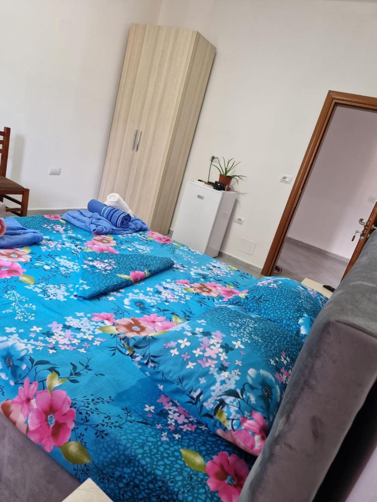 Bar-Restaurant-Hotel-Familja Klos Ngoại thất bức ảnh