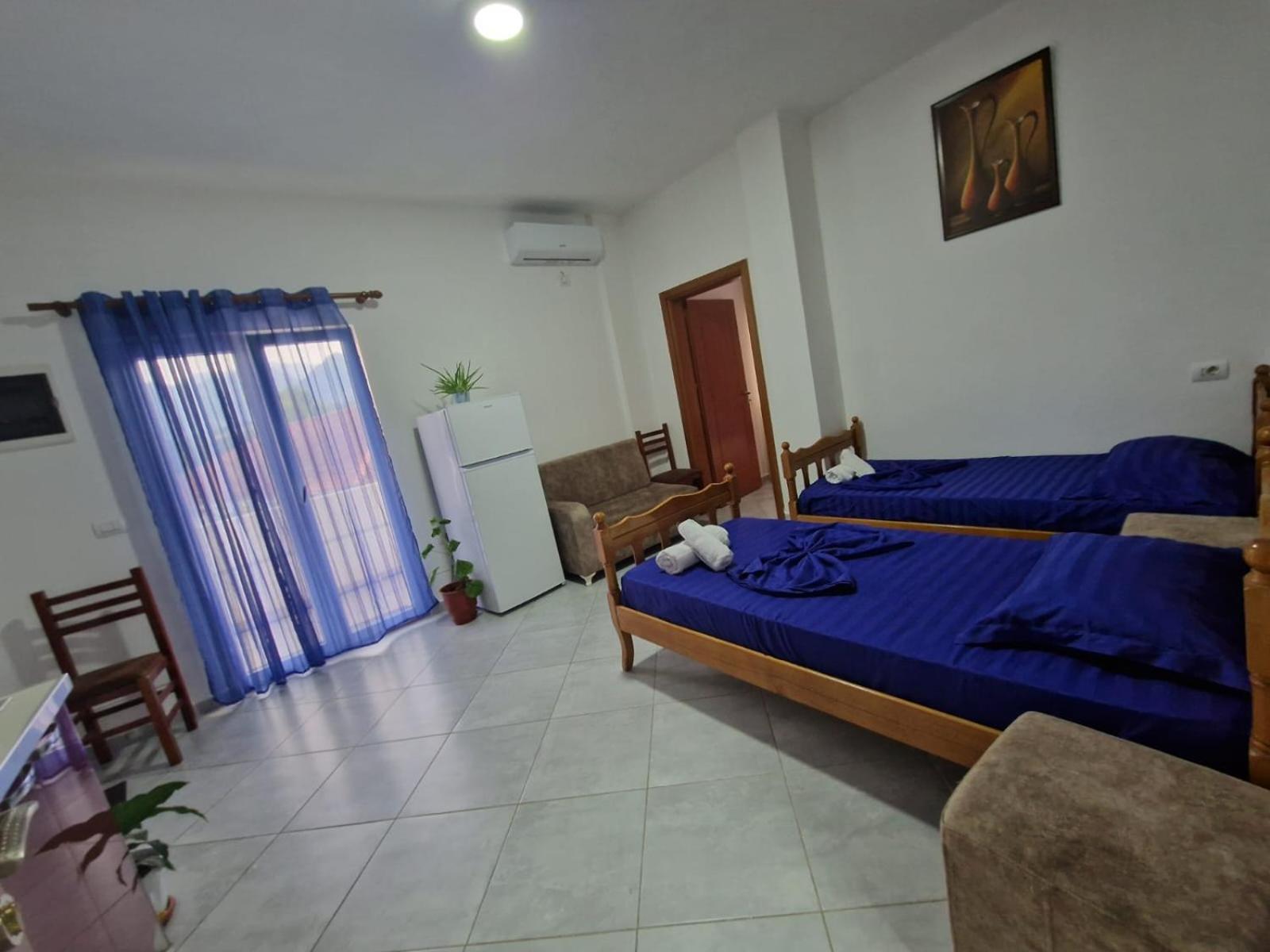 Bar-Restaurant-Hotel-Familja Klos Ngoại thất bức ảnh