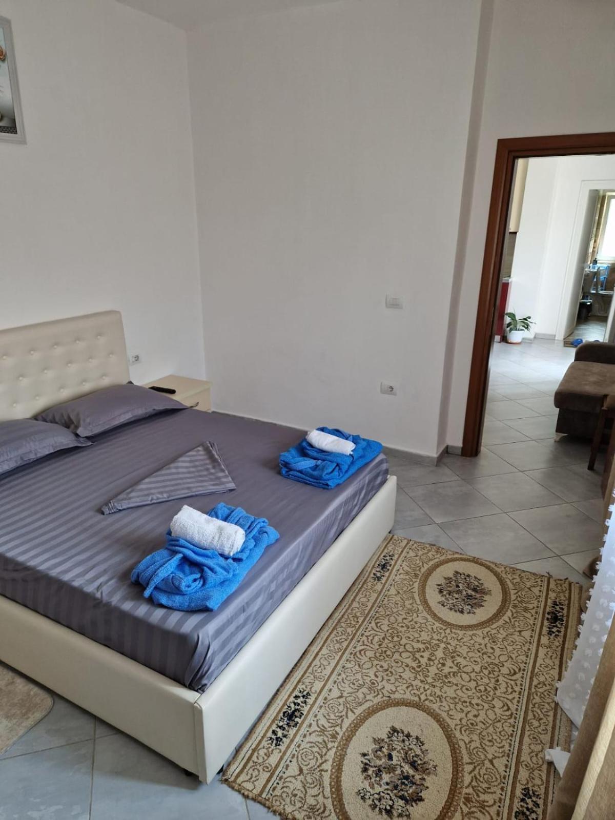 Bar-Restaurant-Hotel-Familja Klos Ngoại thất bức ảnh