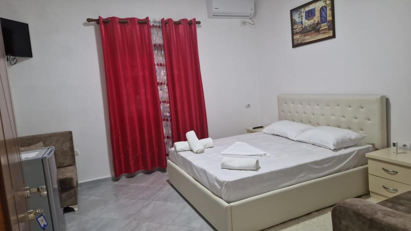 Bar-Restaurant-Hotel-Familja Klos Ngoại thất bức ảnh