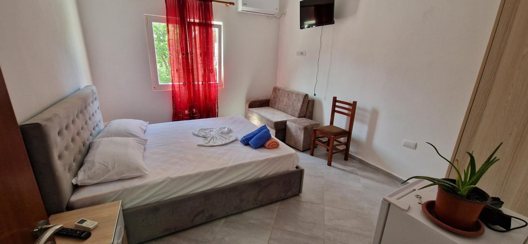 Bar-Restaurant-Hotel-Familja Klos Ngoại thất bức ảnh