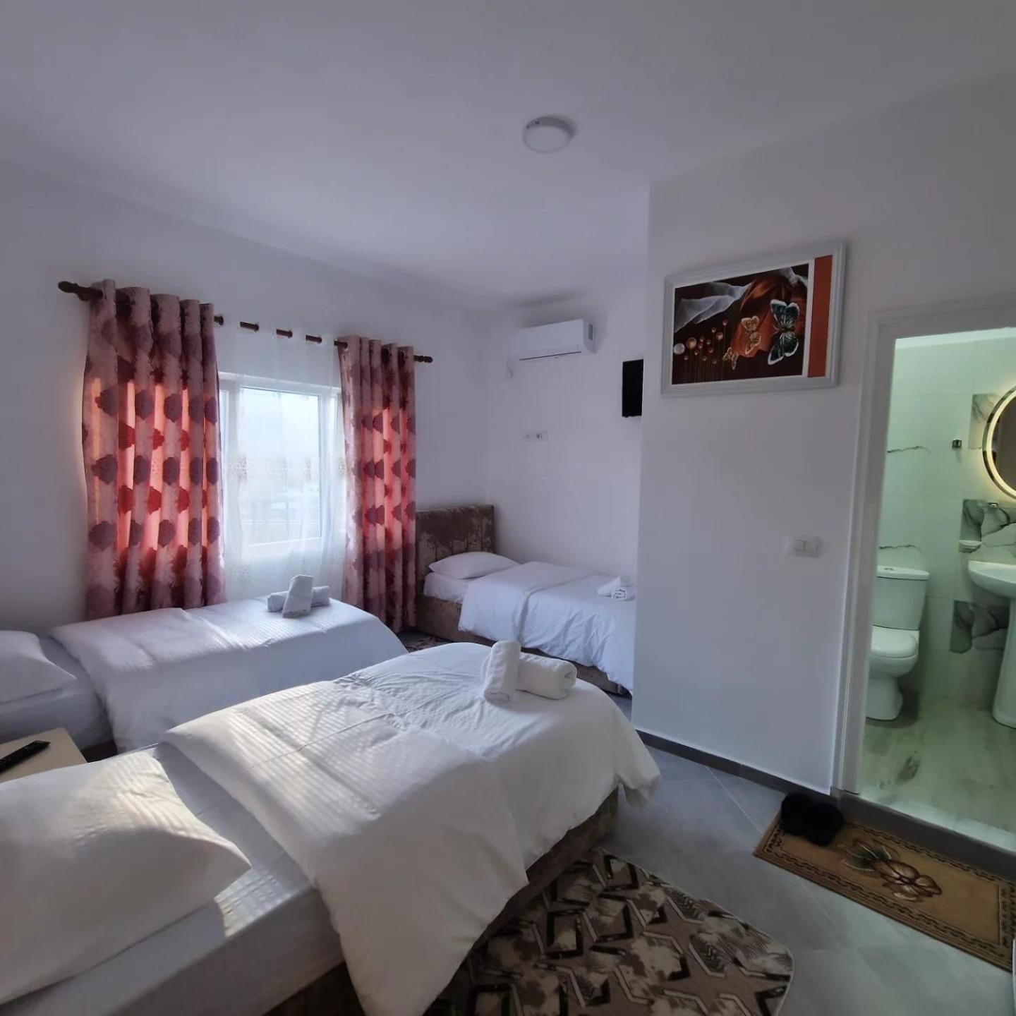 Bar-Restaurant-Hotel-Familja Klos Ngoại thất bức ảnh